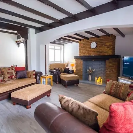 A Bright And Spacious Gem Staines-upon-Thames Exterior photo